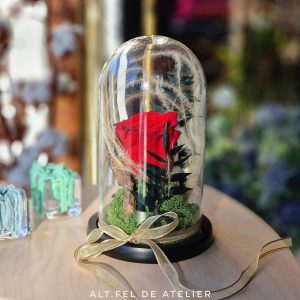 Aranjament cupolă trandafir rosu