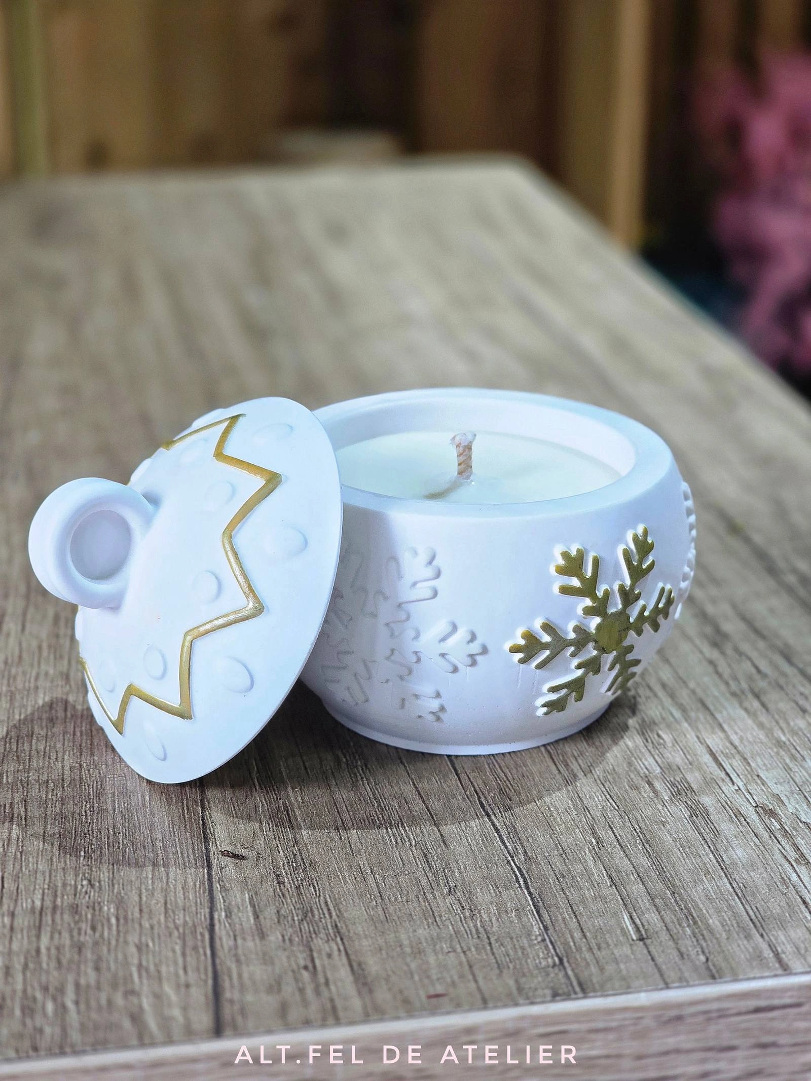 Set cadou Aranjament Craciun + Lumanare artizanala Glob - imagine 3