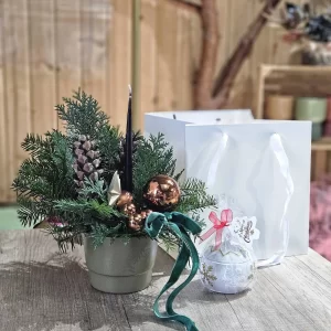 Set cadou Aranjament Craciun + Lumanare artizanala Glob