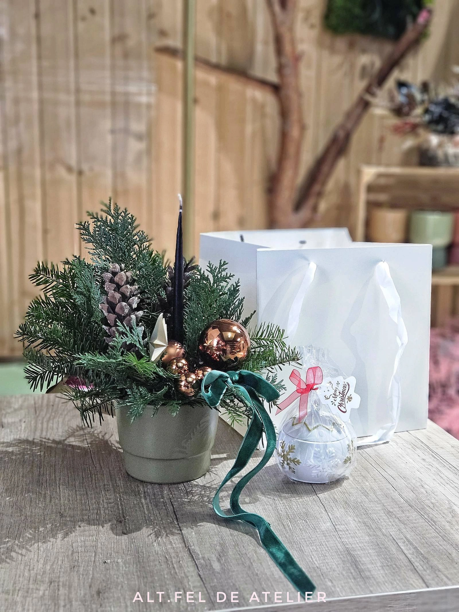 Set cadou Aranjament Craciun + Lumanare artizanala Glob